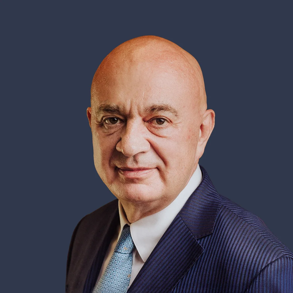 Freundlicher Mitarbeiter im Business-Outfit Daniel Metz